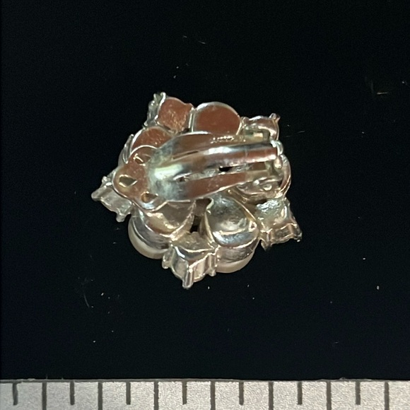 Elegant Pearl and Diamond(Crystal)Cluster Earrings - Picture 3 of 4